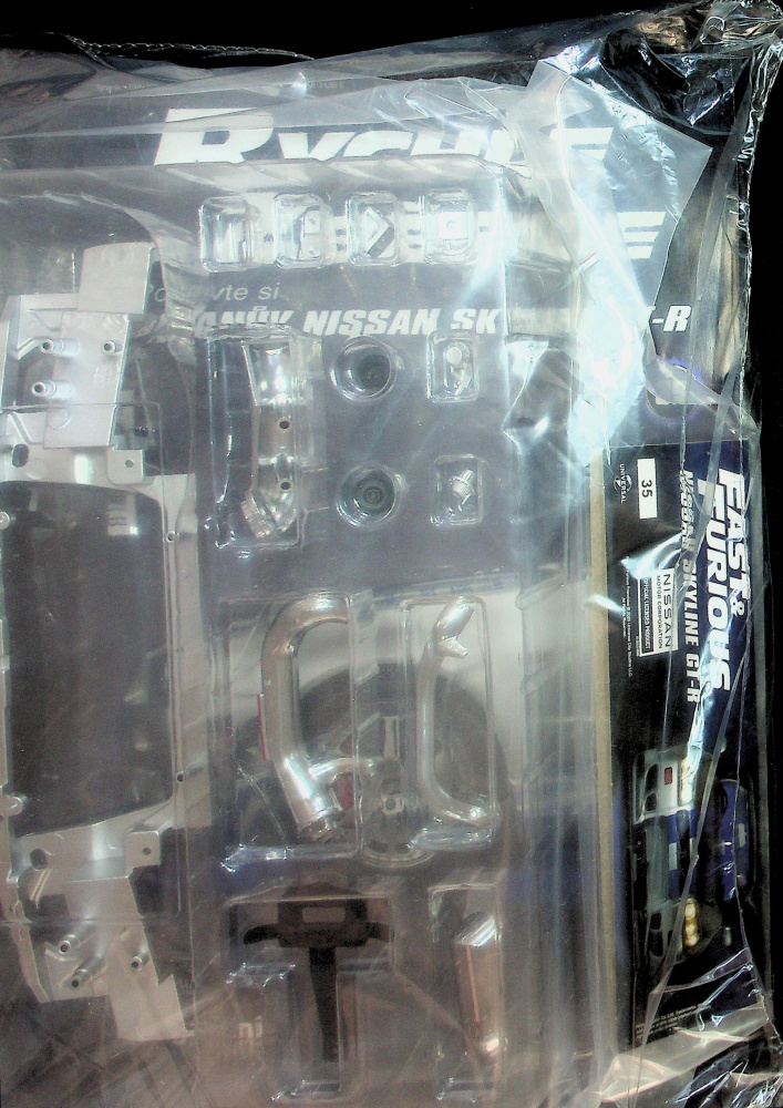 Nissan Skyline GT-R (35/26)